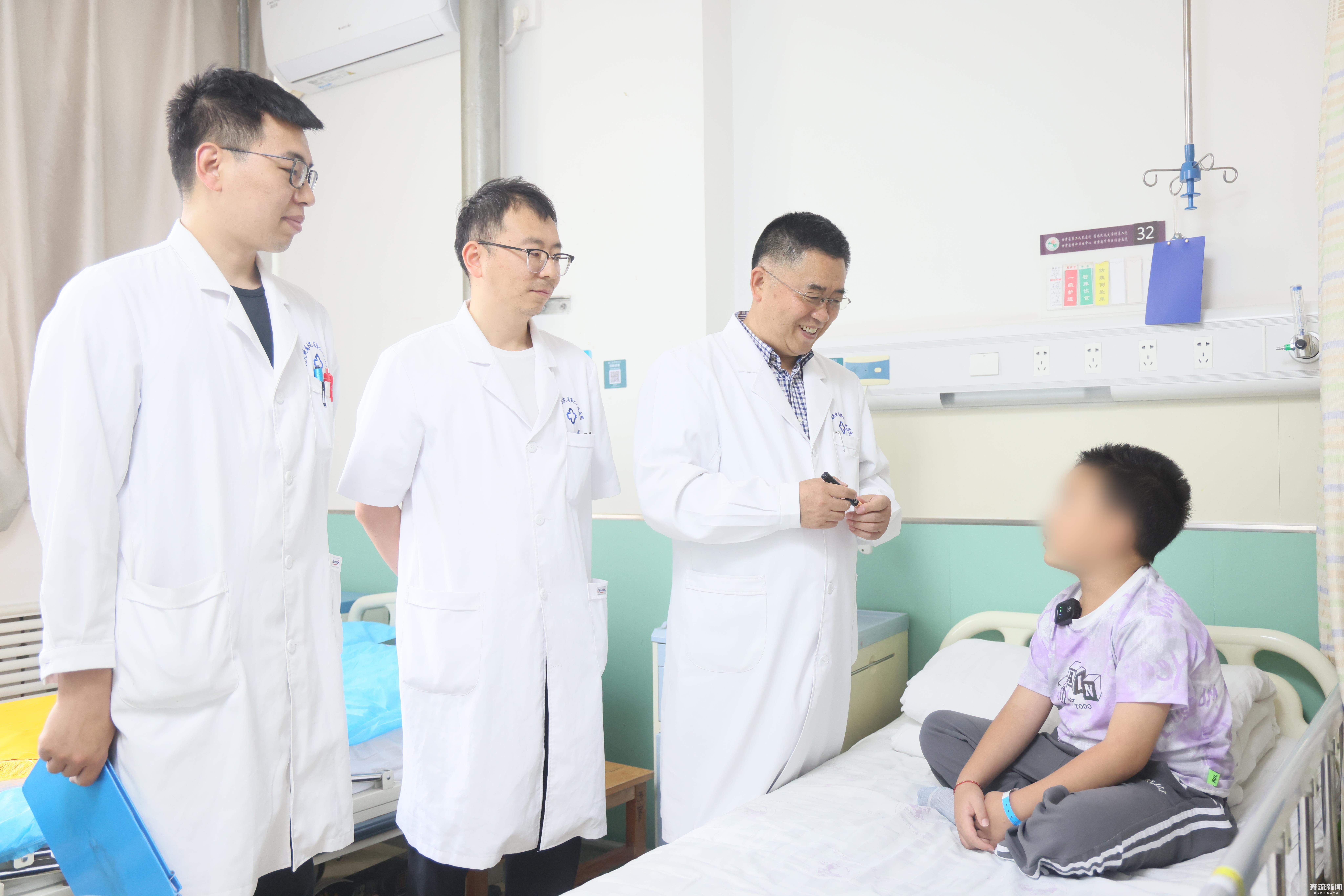 8岁男孩玩滑梯受伤致双眼视神经受损　医生提醒快码住