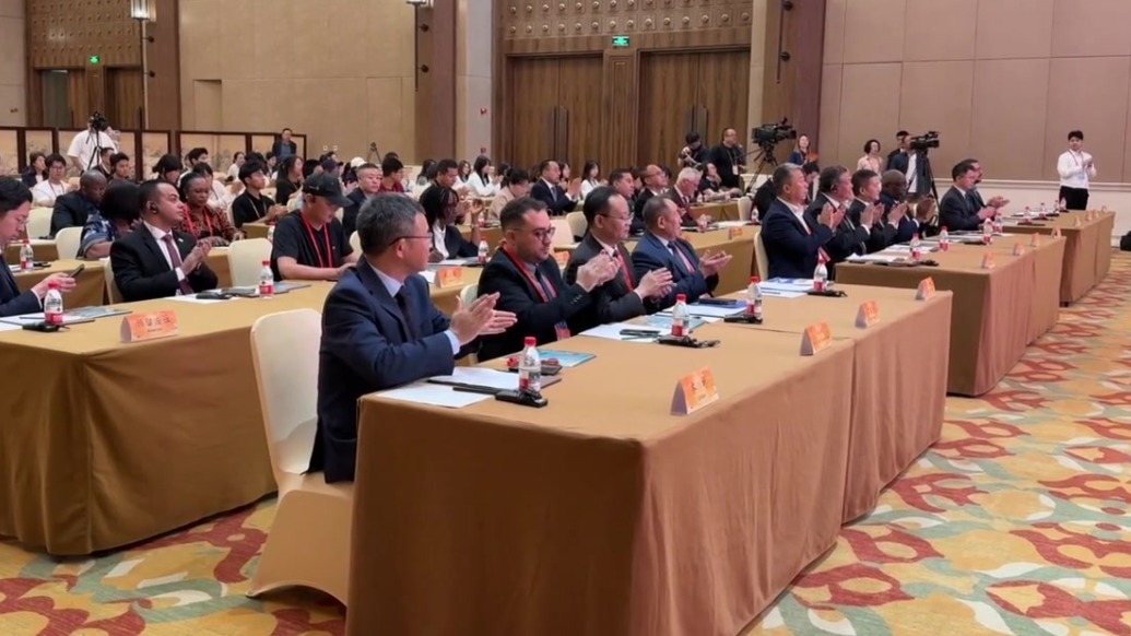 中外嘉宾论坛共探“人工智能时代的文明重构与新生”