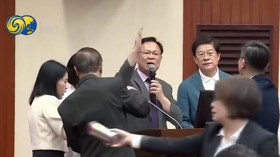 推搡、争吵！台湾地方补助款遭删除引反弹，蓝绿“立委”爆发冲突