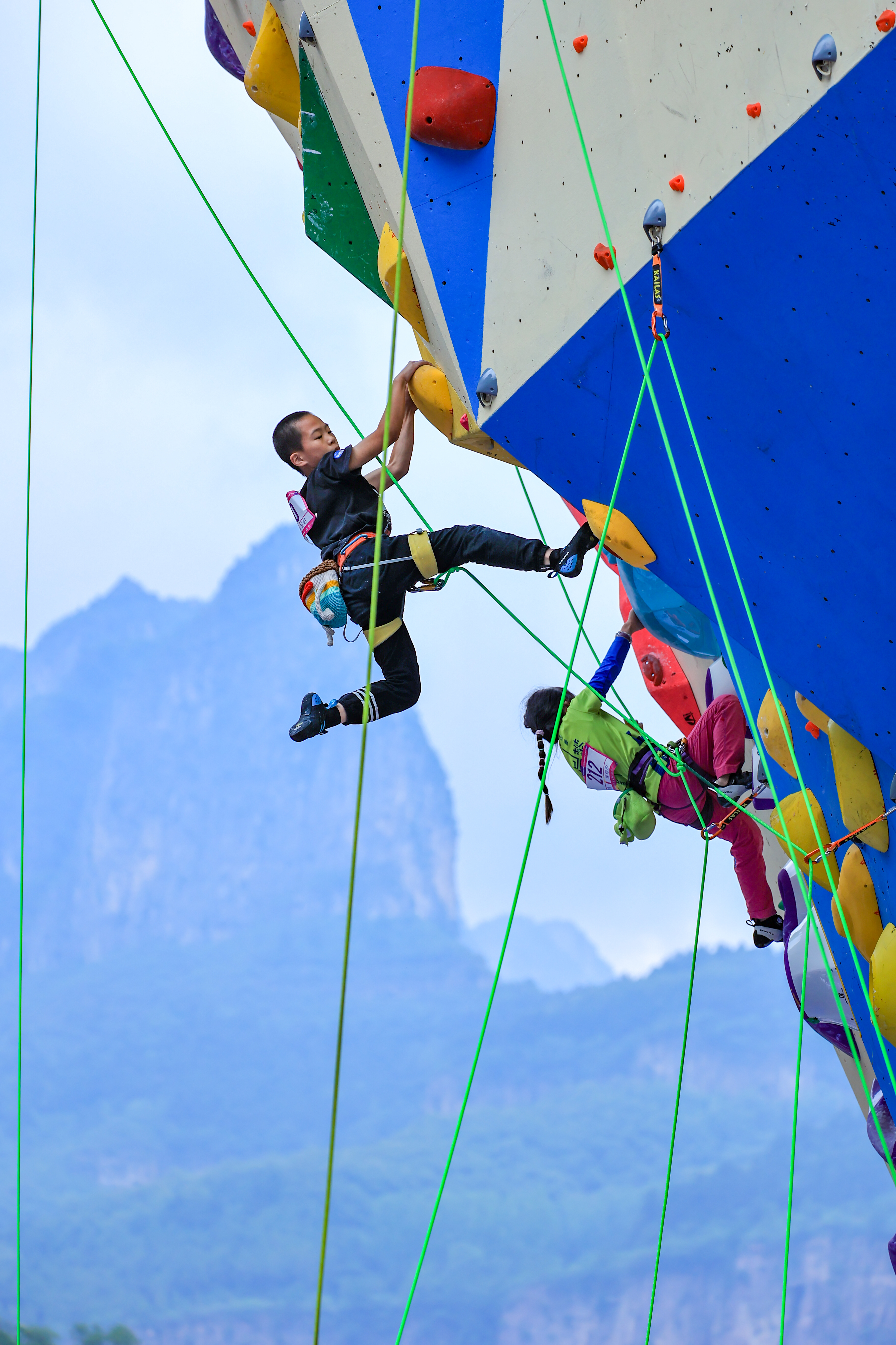 全国青少年U系列攀岩联赛(河南万仙山站)成功举行