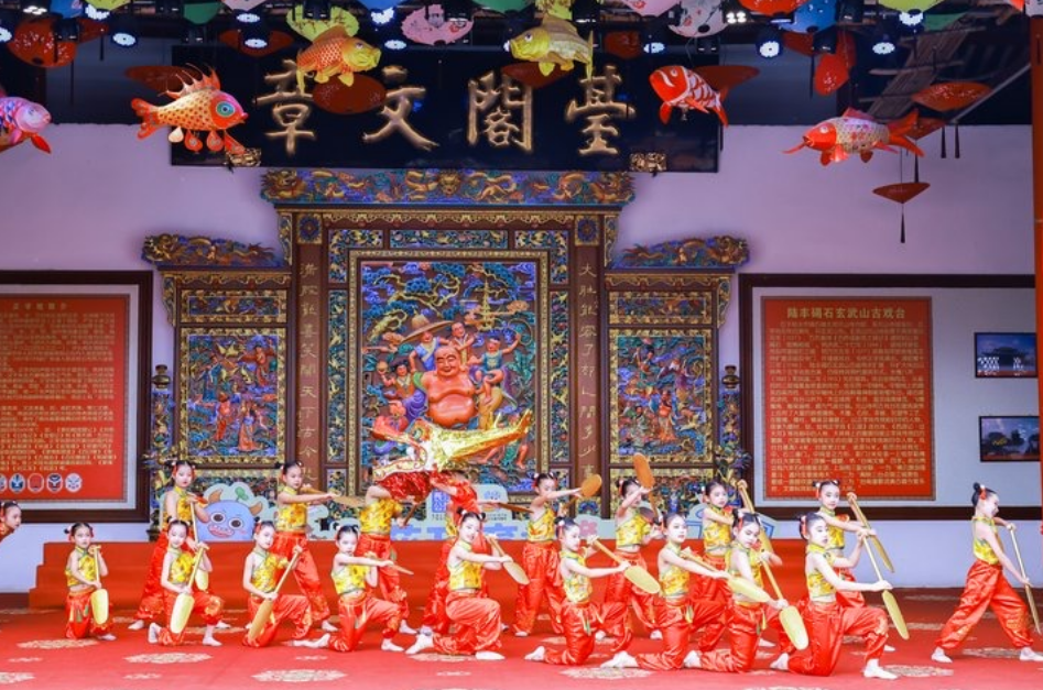 长江公益“苔花开”陆丰乡村儿童美育展于玄武山璀璨启幕