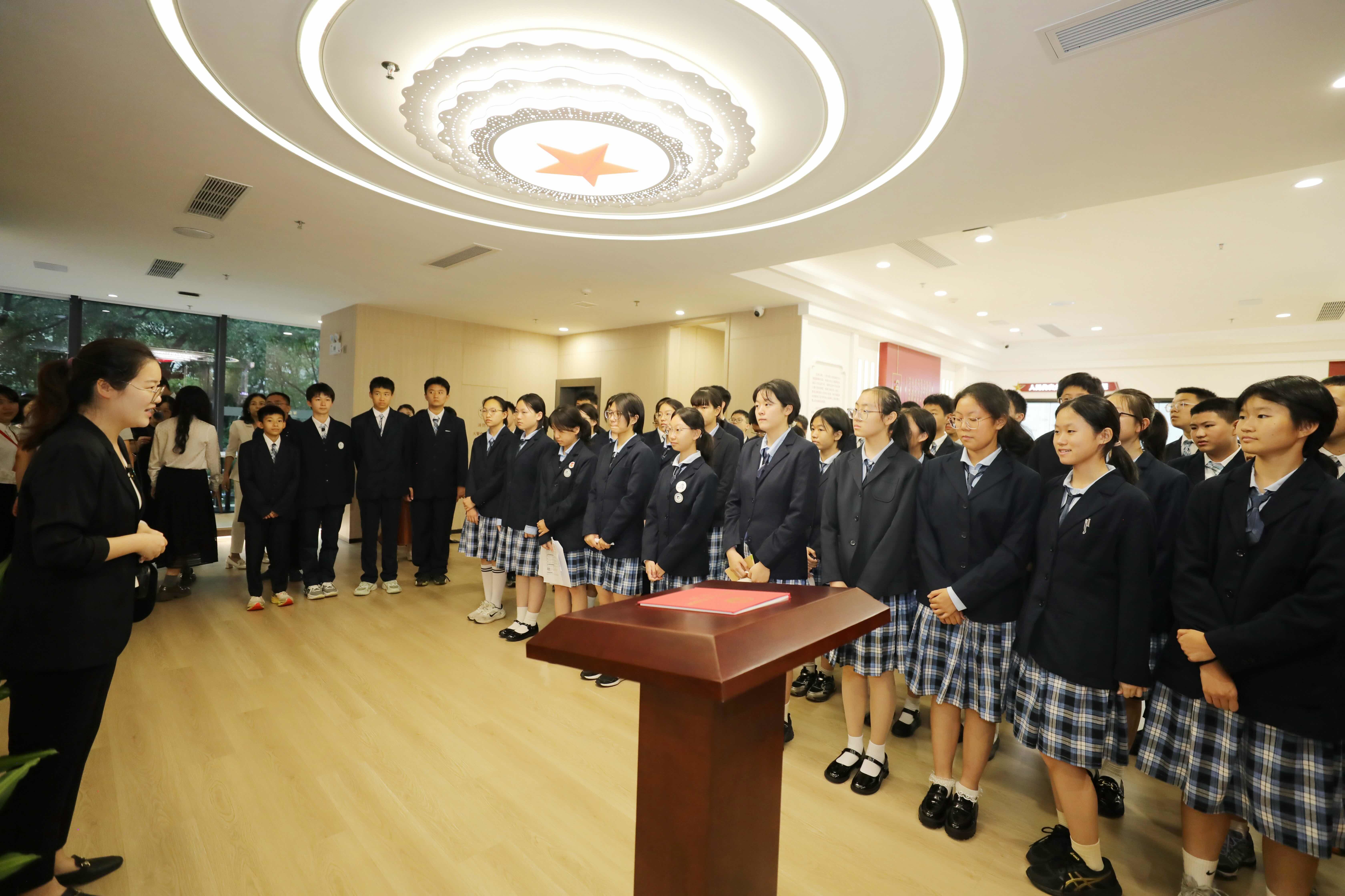 深圳福田人大:中学生体验“模拟人大常委会会议”,走进代表之家“零距离”感受全过程人民民主