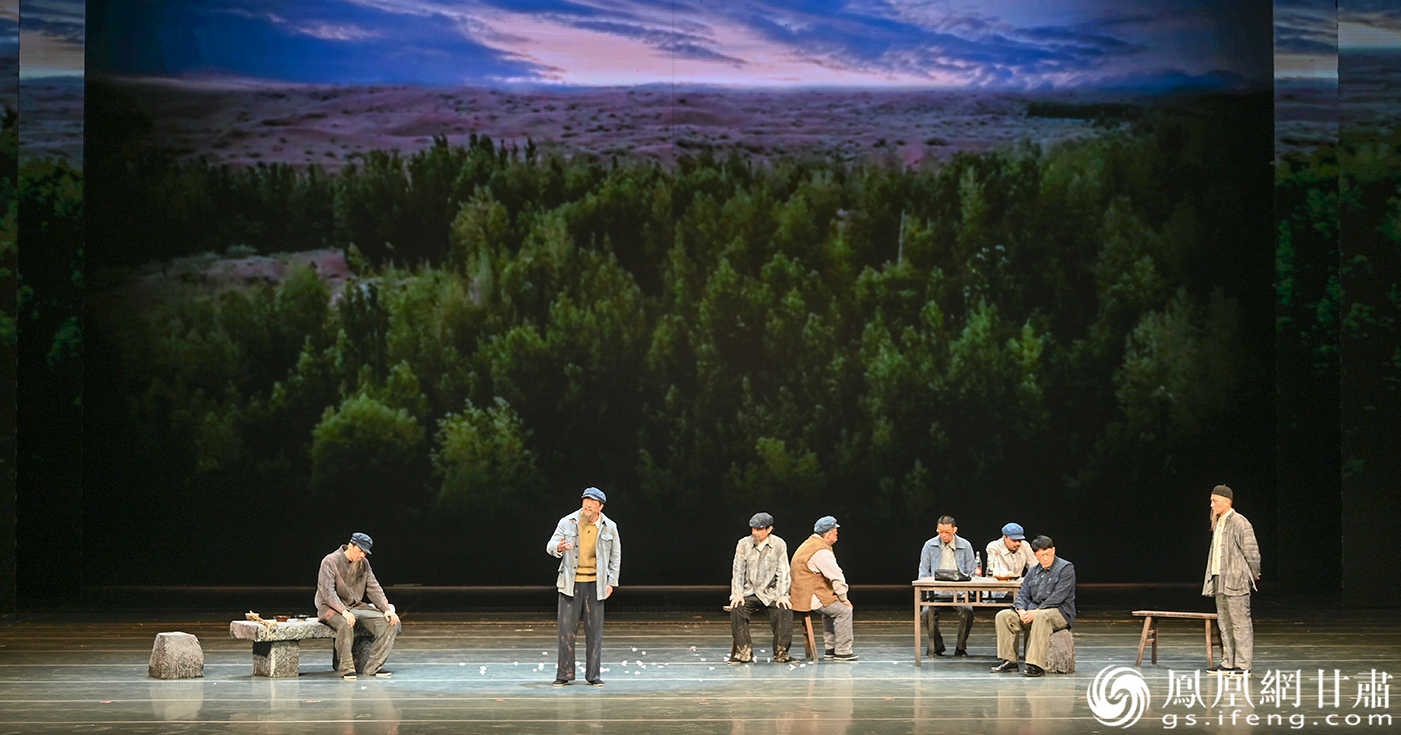 话剧《八步沙》再现“六老汉”三代人治沙感人故事　张修毅　摄