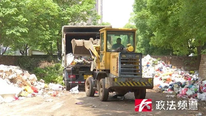 长沙一小区考生家长求助:隔壁小区露天垃圾站异味呛鼻,深夜清运噪音扰民