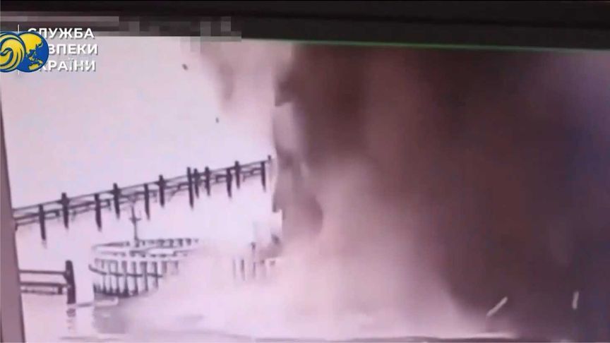 乌军首次水下施袭克里米亚大桥，1100公斤TNT当量炸药，准备数月