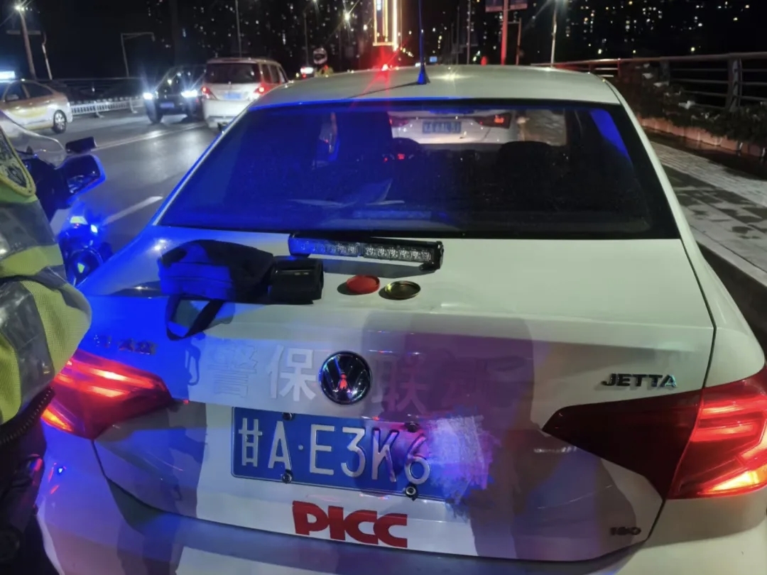 非法安装了警用灯具
