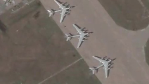 乌克兰无人机偷袭基地成功，暴露俄轻敌防御不足