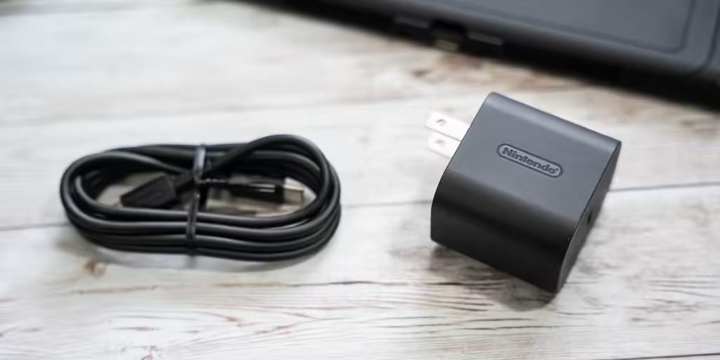 任天堂Switch 2游戏掌机底座实测确认不兼容初代电源适配器