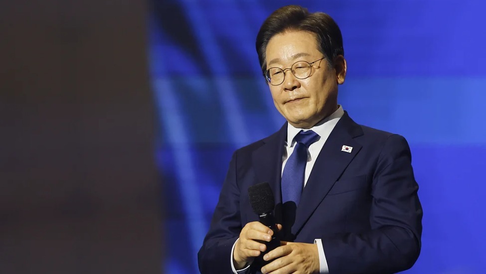 继承卢武铉遗志，“西装角斗士”李在明来也