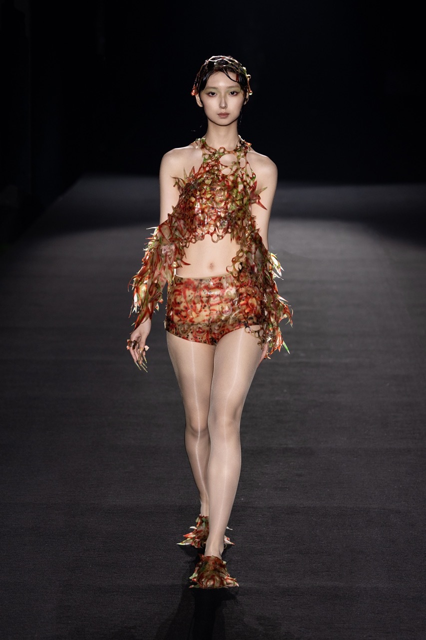 2025年中国美术学院时尚设计学院“七十二变·分身有道”毕业展开幕时装秀