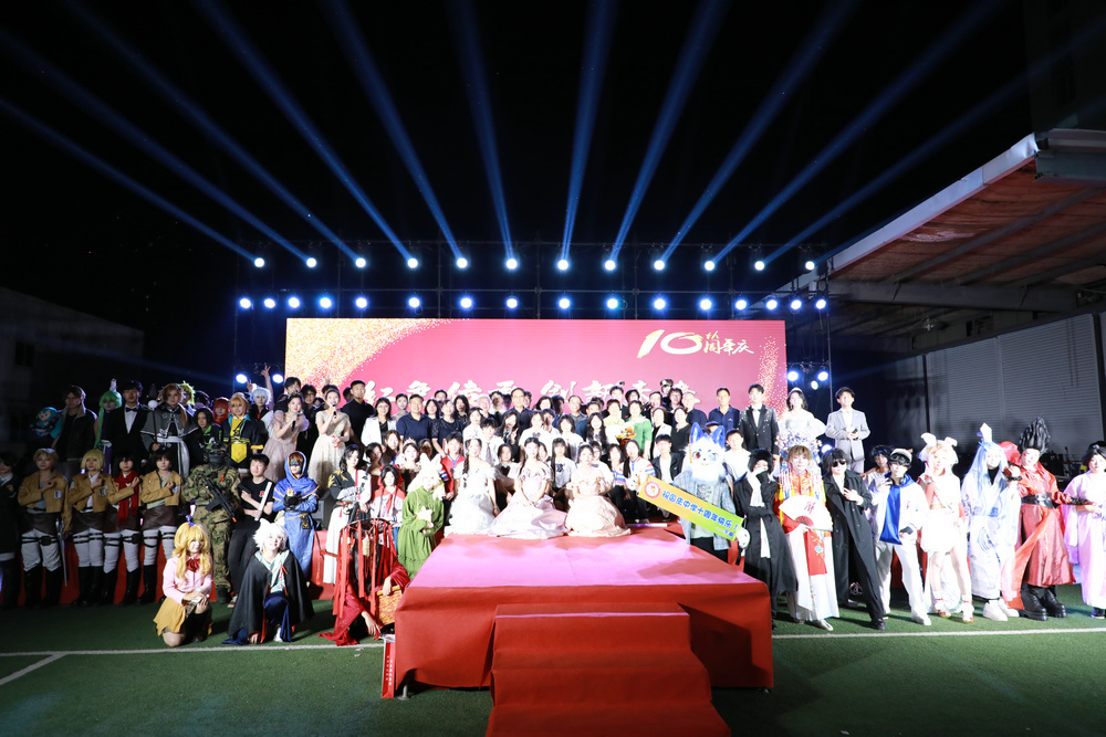 郑州国庆中学举行建校十周年庆典暨第二届艺术节晚会