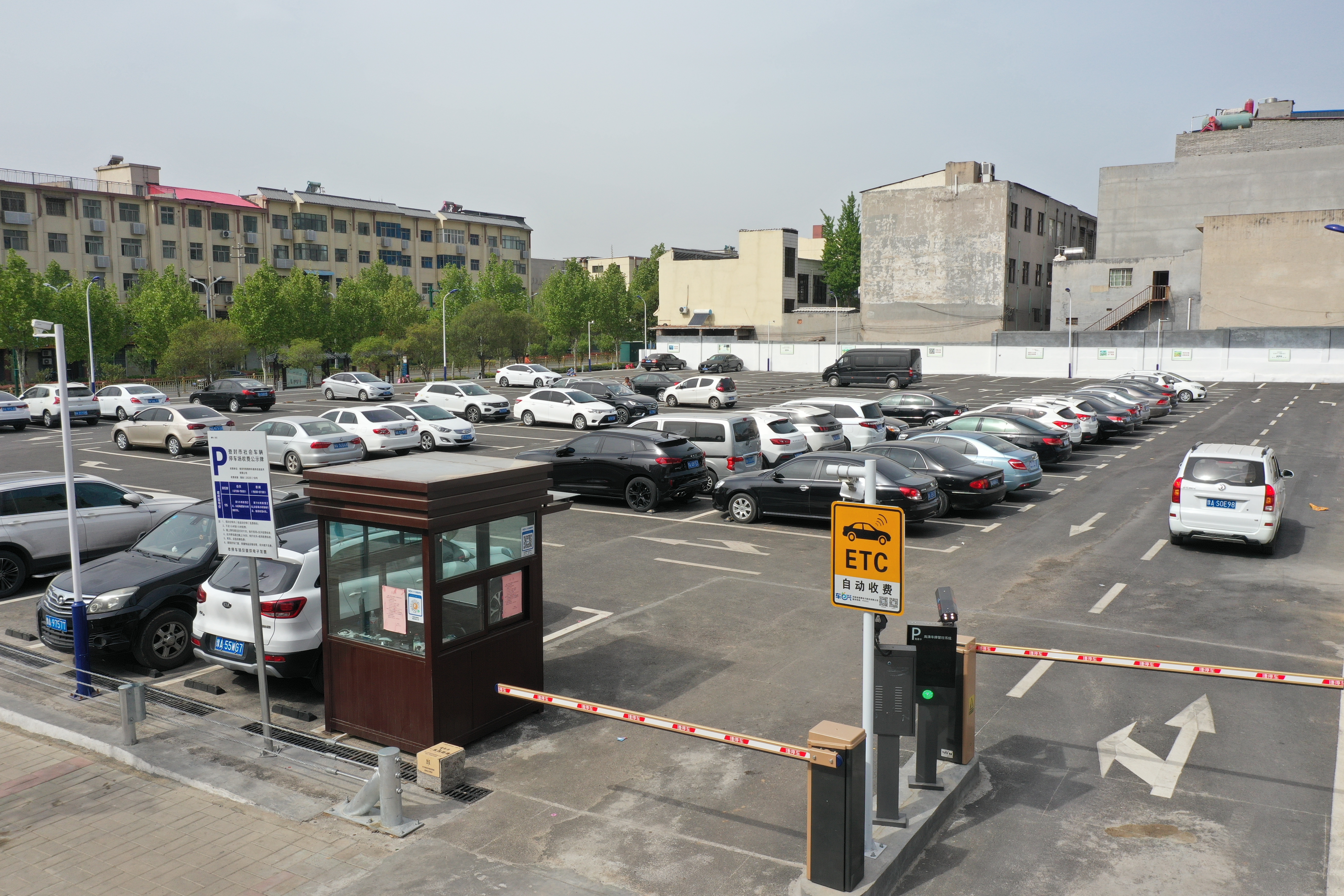 登封：智慧停车织就便民惠民“一张网”