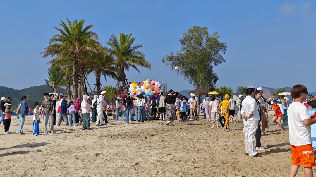 （白鹤湖嘻嘻哩生态水世界供图）