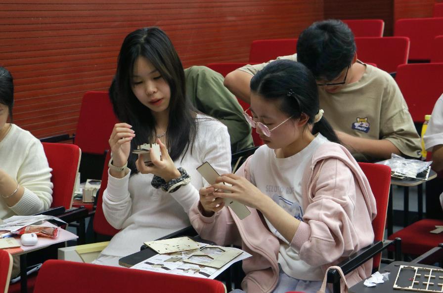 江西师大科技学院联合江西生态文明展示馆共同举办“矢志创新发展 建设科技强国”科普系列活动