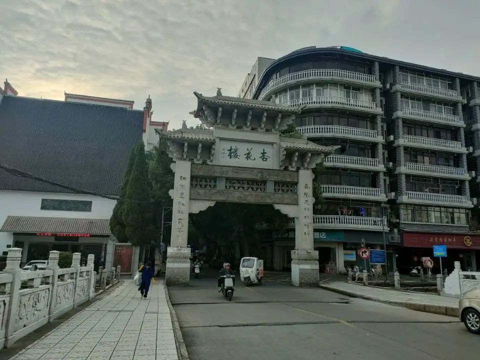 △湯顯祖曾多次來杏花樓拜訪恩師張位