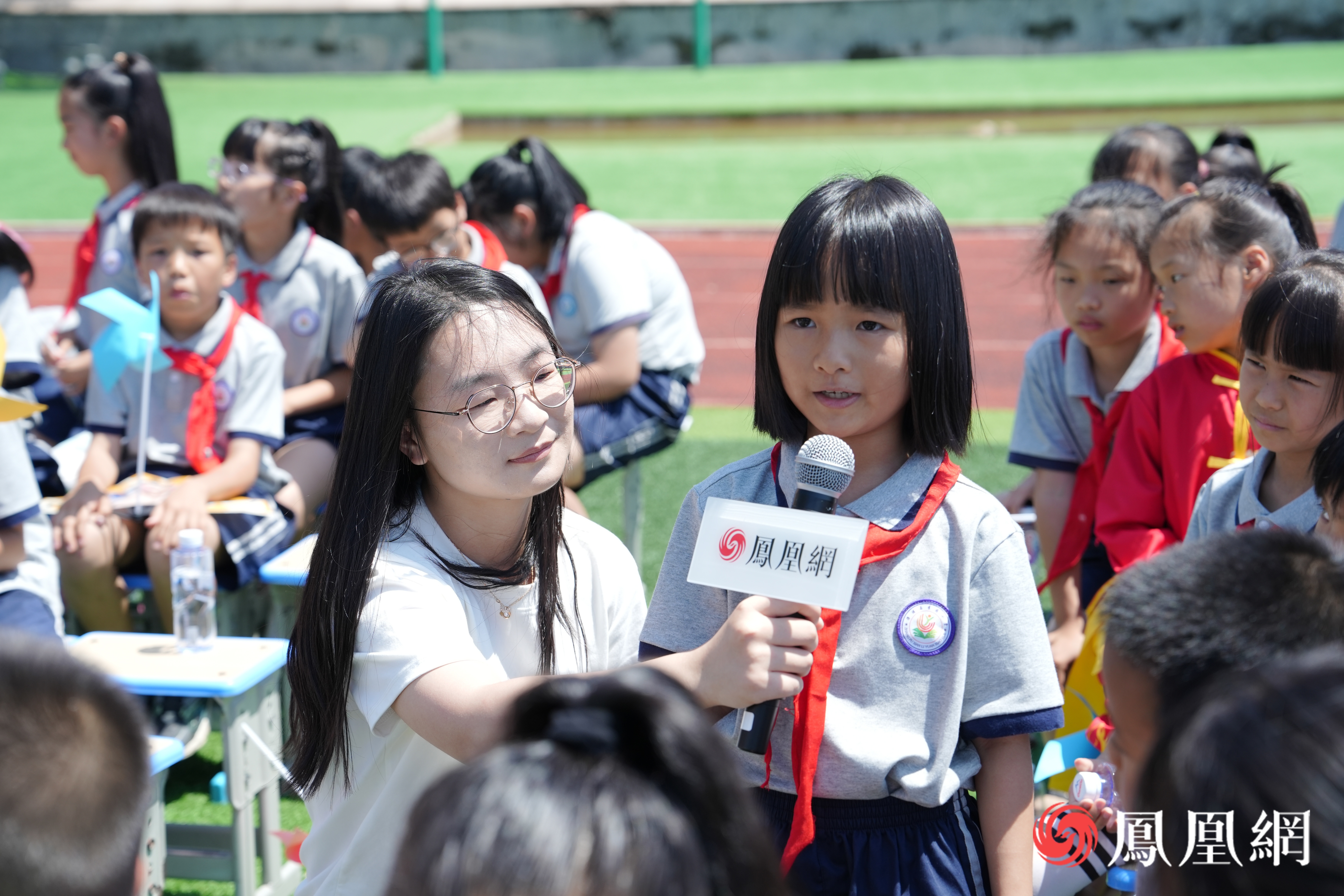 “少年说”环节上，孩子们手握麦克风，大声说出他们的梦想