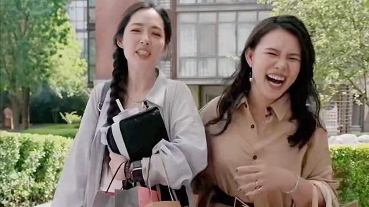 杨幂是个好妈妈！郭碧婷、谢依霖分享拍摄趣事，杨幂每天晒娃照片封面图