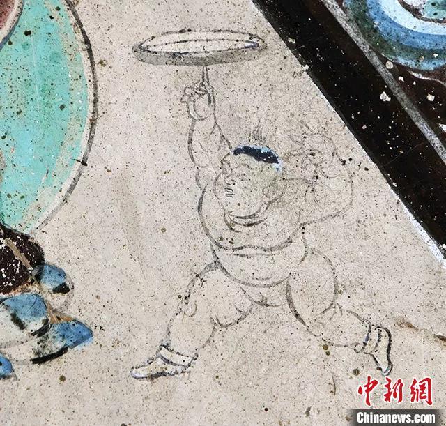敦煌莫高窟第79窟(盛唐)中的“顶盘童子”(敦煌研究院供图)