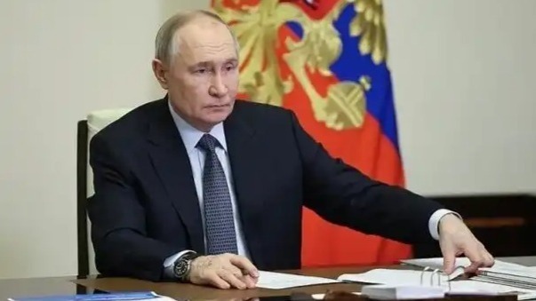 普京下令复仇倒计时，中国劝、美国哄都不管用，泽连斯基态度大变