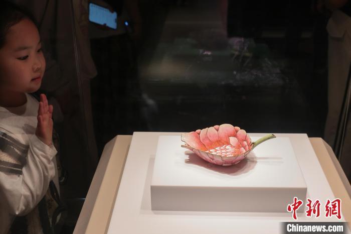 端午假期 民众走进江西省博物馆一览赣鄱瑰宝风采