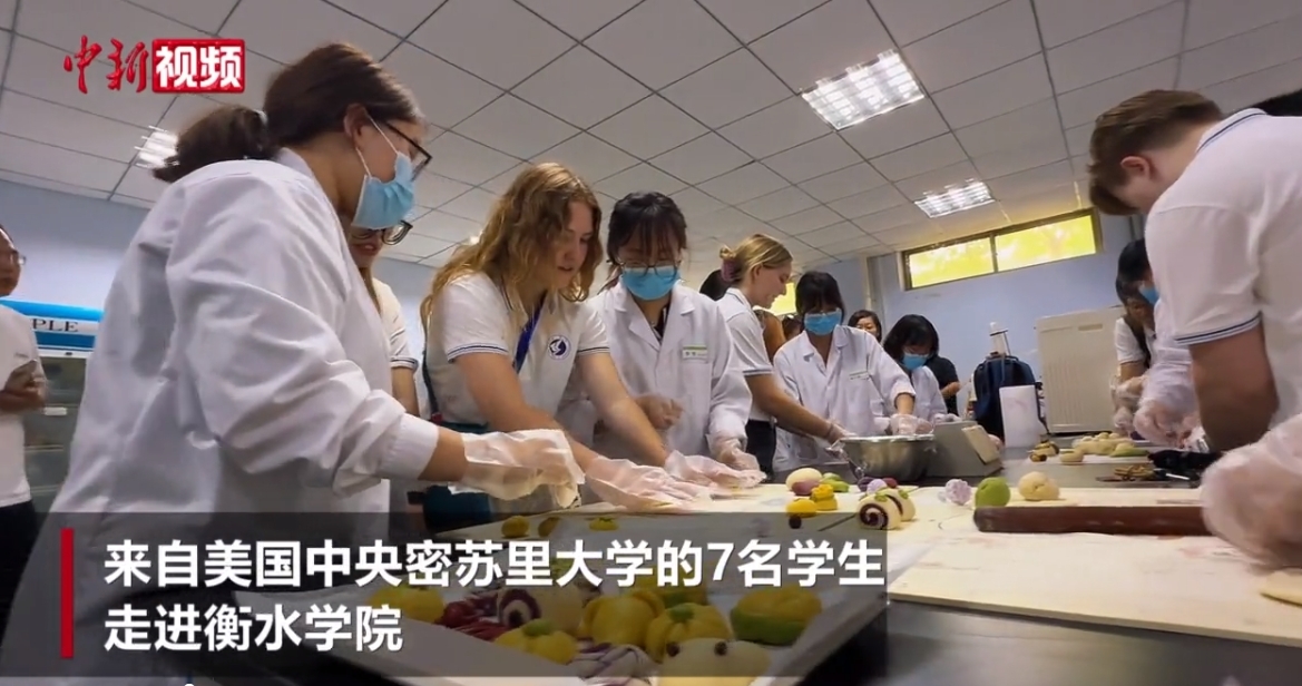 河北衡水：美国青年沉浸式体验端午文化
