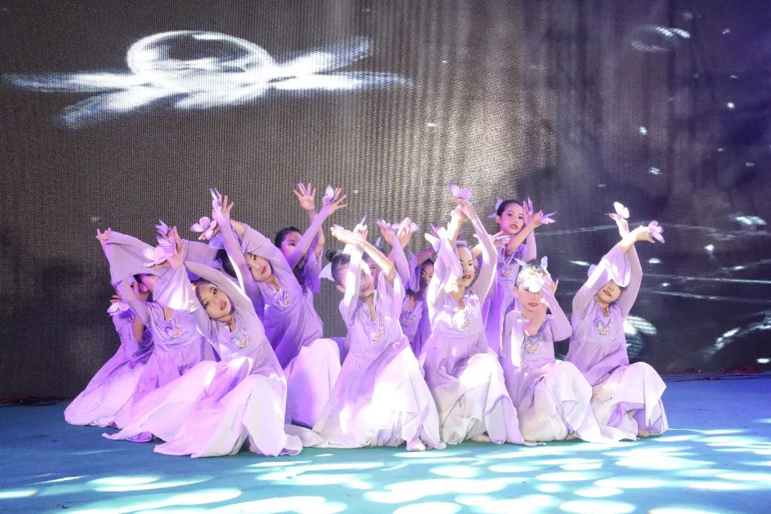 群舞《蝶舞花间》