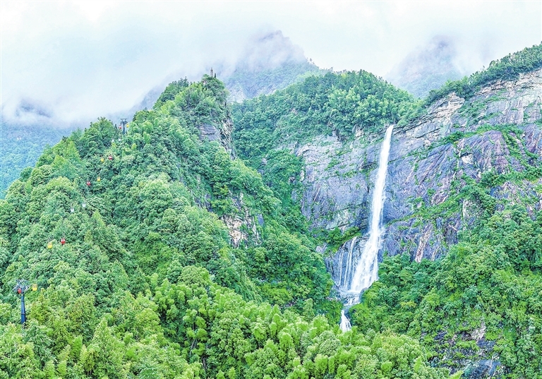 如银河倒挂！庐山瀑布迎来最佳观赏期（图）
