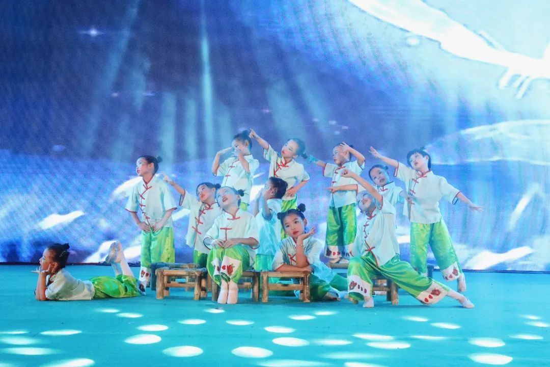 群舞《月光光》