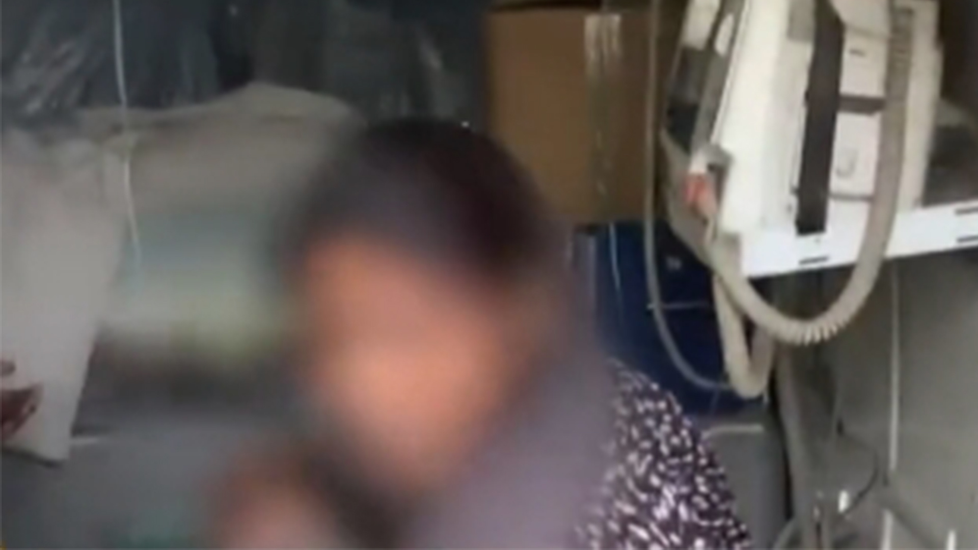 印度11岁女孩遭强奸后，被刺伤腹部和胸部、割喉，转院时还被拒诊，在救护车上躺了9个小时不幸离世