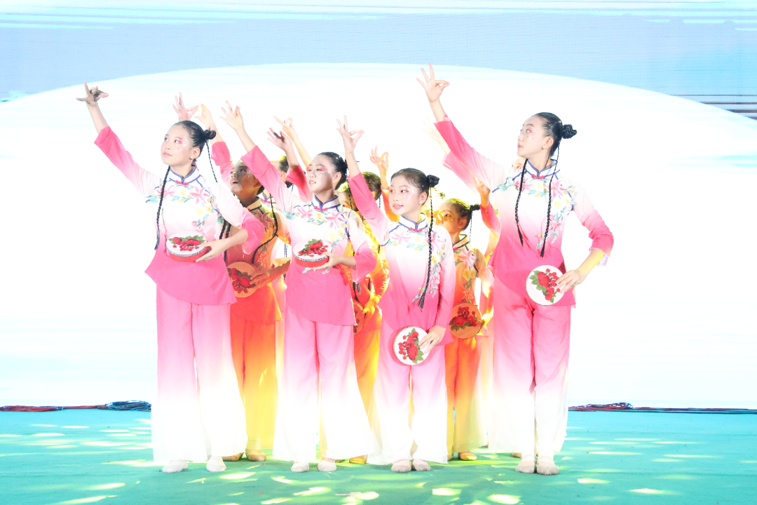 舞蹈《粤绣粤美》