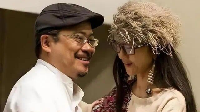 67岁杨丽萍和75岁前夫复合了？富商前夫人如其名，的确纯情封面图