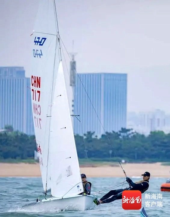 海南组合吴丽兰、韦传亮在比赛中。赛事组委会供图
