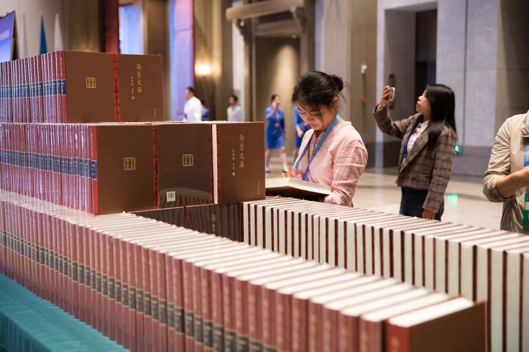 大型文脉工程《齐鲁文库》首批成果亮相2023中国(曲阜)国际孔子文化节。