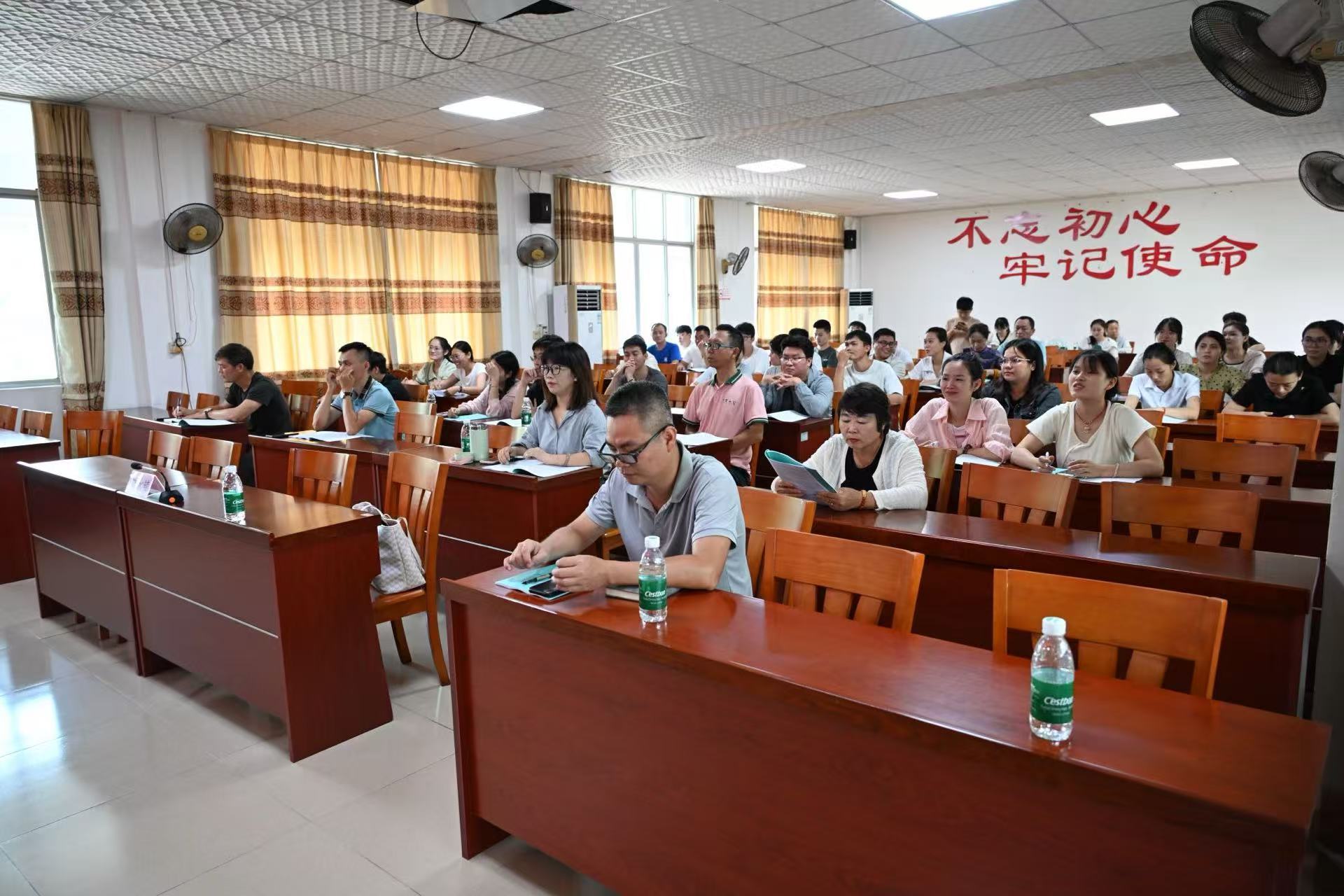 干货满满！保亭法院为民营企业家送上法治“锦囊妙计”  ——保亭法院金江法庭开展民营经济法治专题讲座