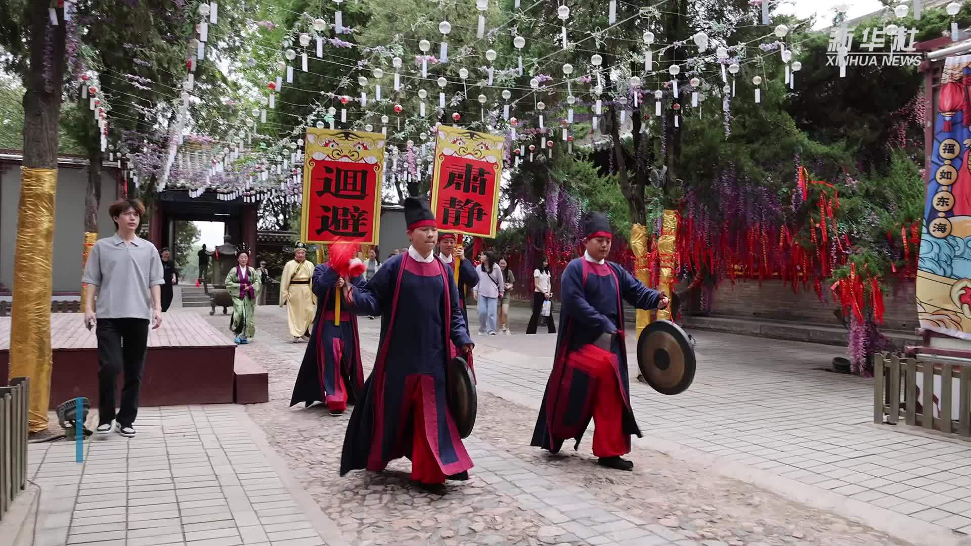 山西永济：端午假期国风“快闪”引游人
