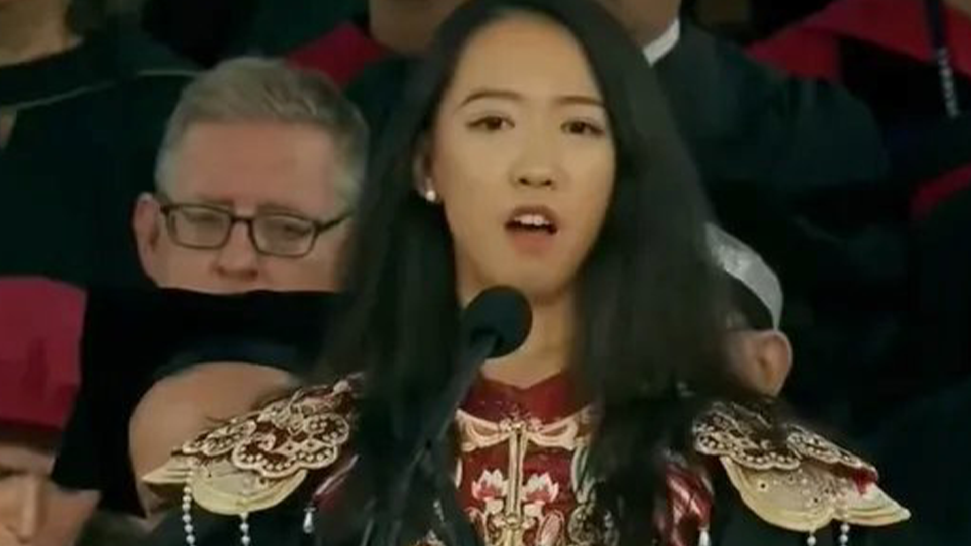 哈佛女孩蒋雨融对网友质疑的愤懑错位了