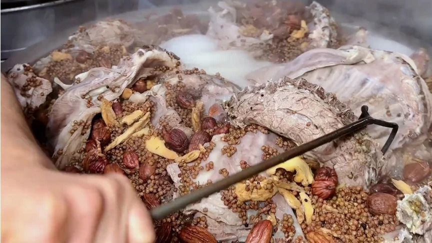 生羊进价30一斤，带皮带骨煮熟了卖46，价格全兰州难找