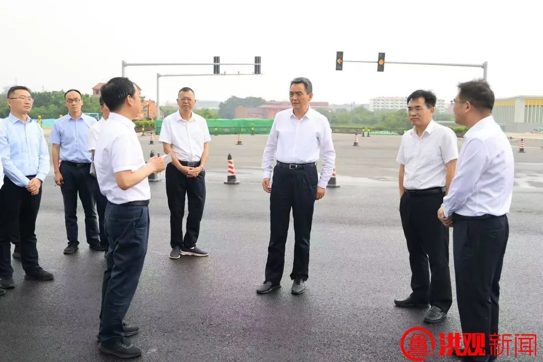 李紅軍調研南昌東站片區重點道路建設情況