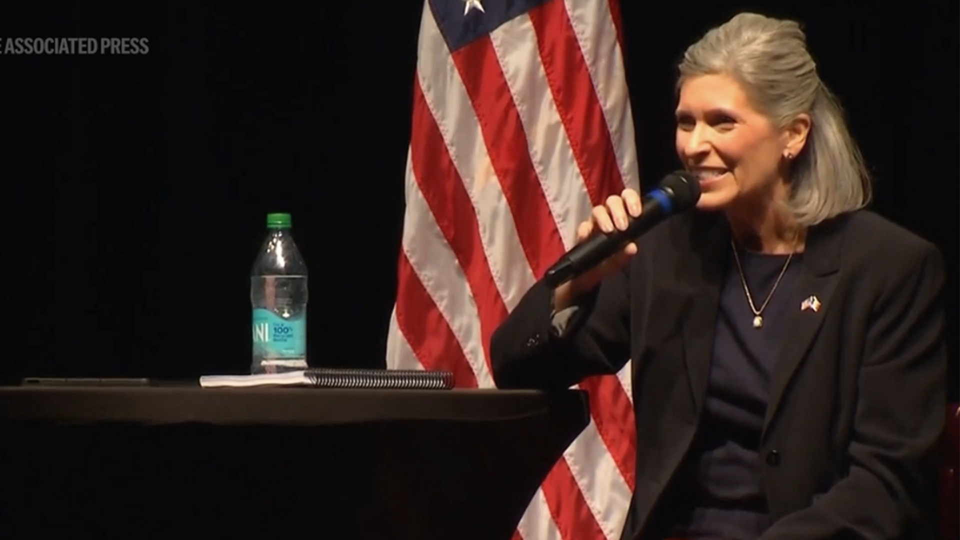 选民抗议削减医疗补助，担忧该举措后果将是“人们会死去”，美议员语出惊人：是个人都会死的