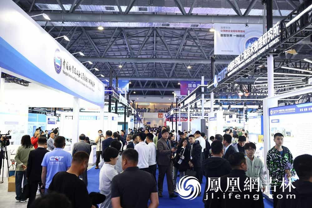 2025长春光博会开幕 逾2000位学者850余家企业探讨光学未来