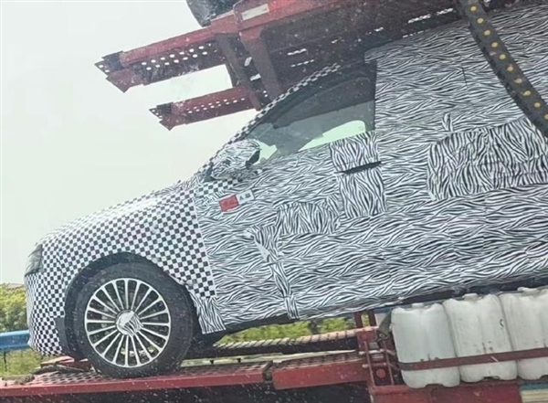 疑全新问界M7谍照曝光:设计向家族化靠拢