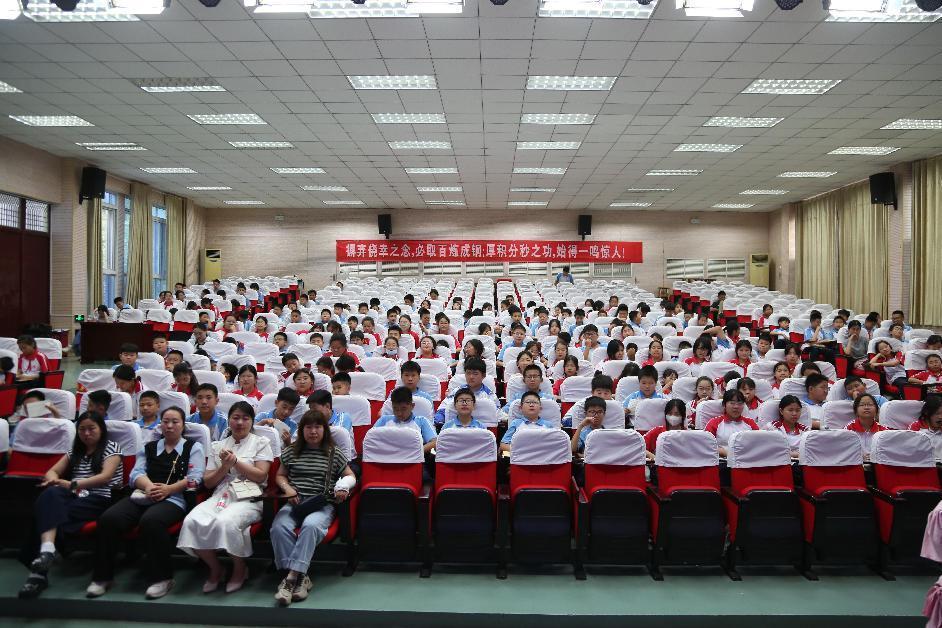 济宁市南辛庄派出所联合第三中学打造警校共建专题法治安全课堂