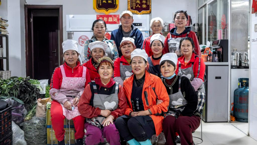 为实现女儿遗愿，她创办这间食堂照顾数百孤寡老人