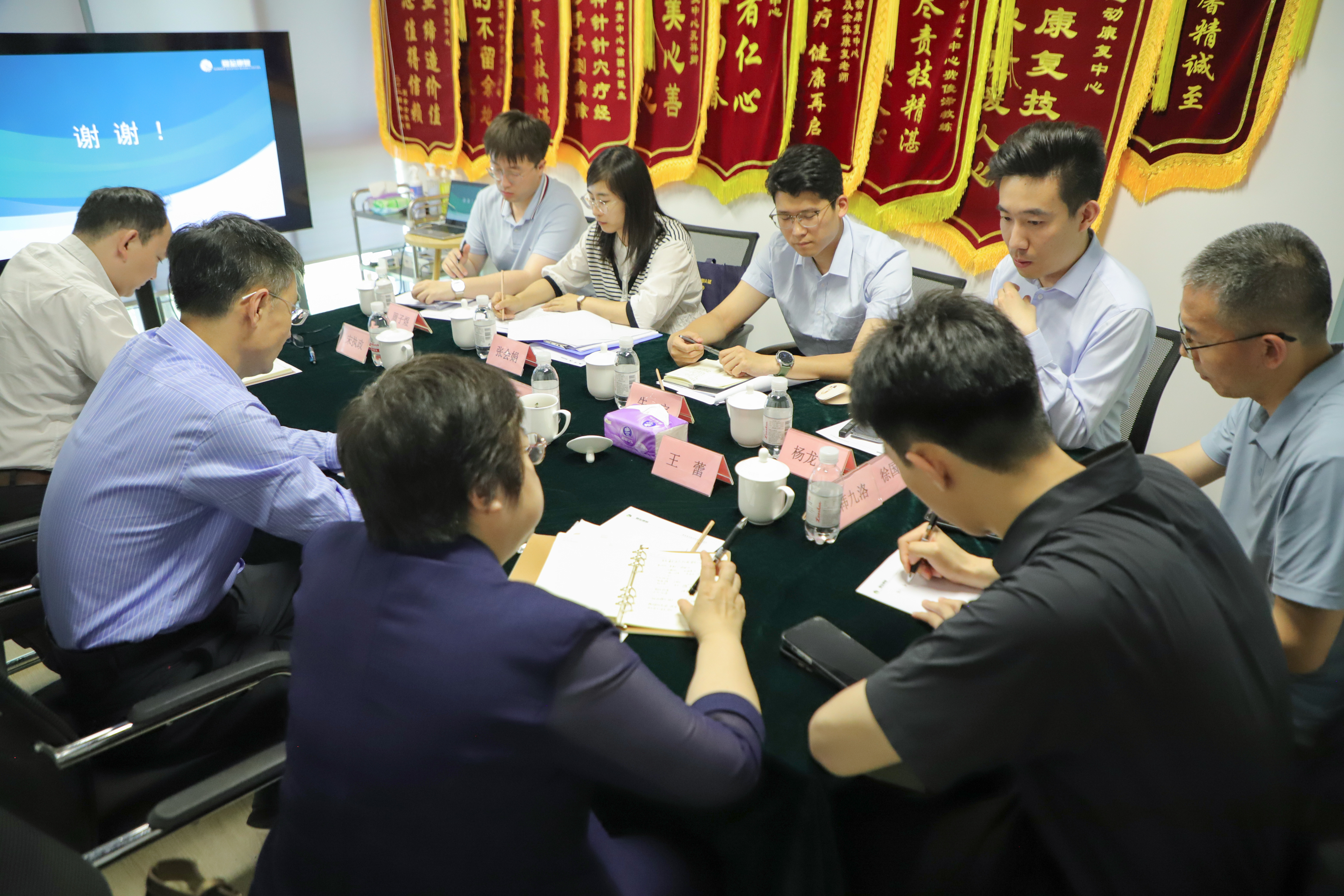 青岛市人社局丁华副局长及市南区人社局领导一行莅临指导