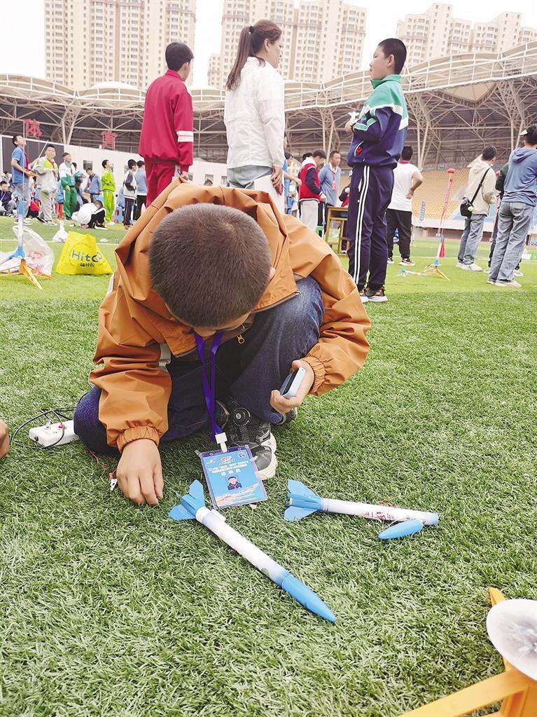 小选手在赛前检查