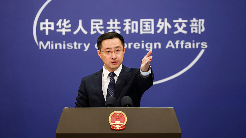 日本称发现两艘中国航母首次同时在太平洋海域活动，中方回应