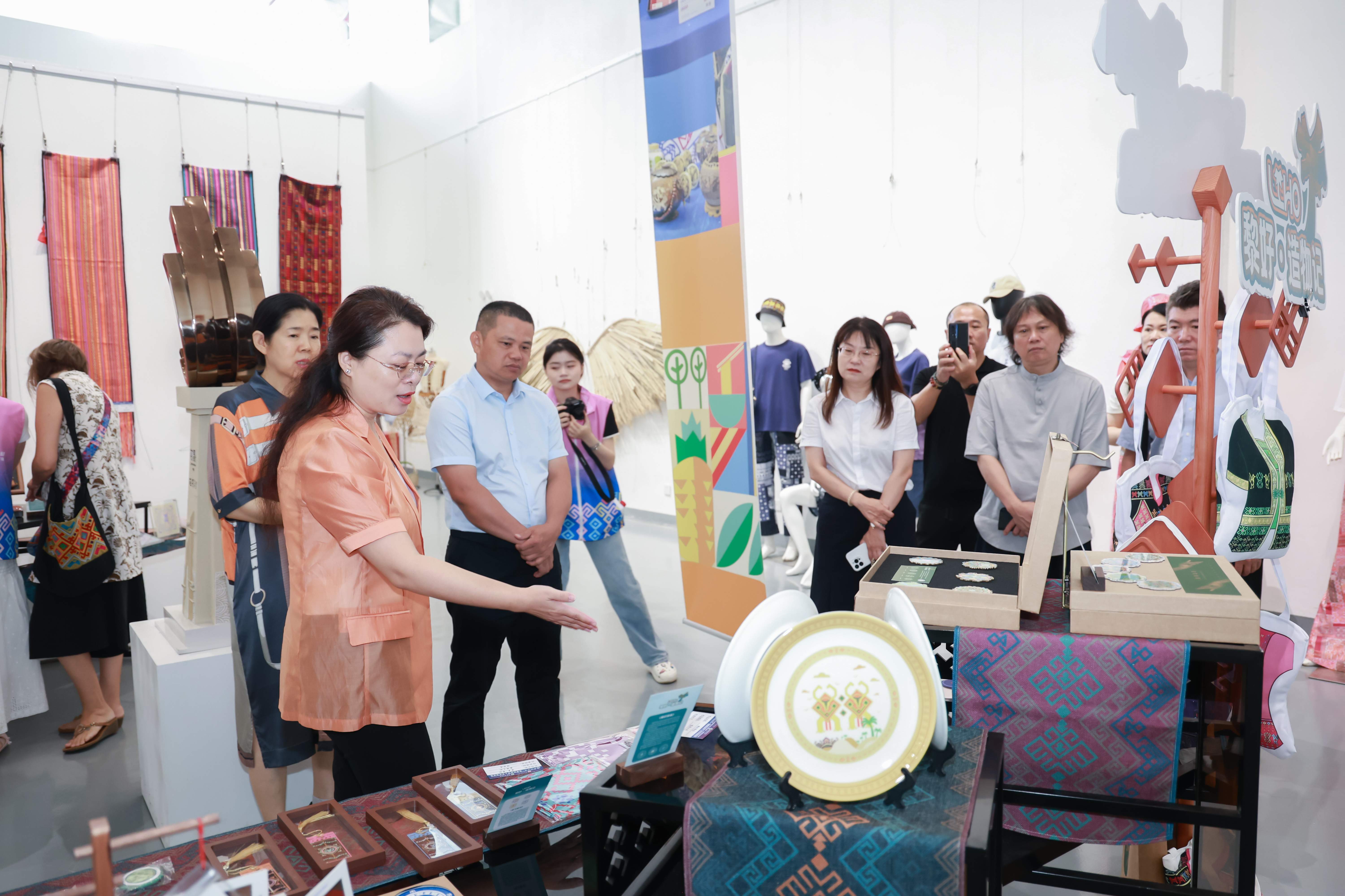 国家艺术基金2025年度传播交流推广项目《椰韵传情:海南民间手工艺作品巡展》海口首展启幕