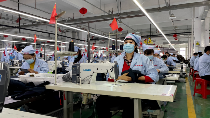 外交部：所谓“中国新疆地区强迫劳动”的说法，完全是个别反华势力炮制的谎言
