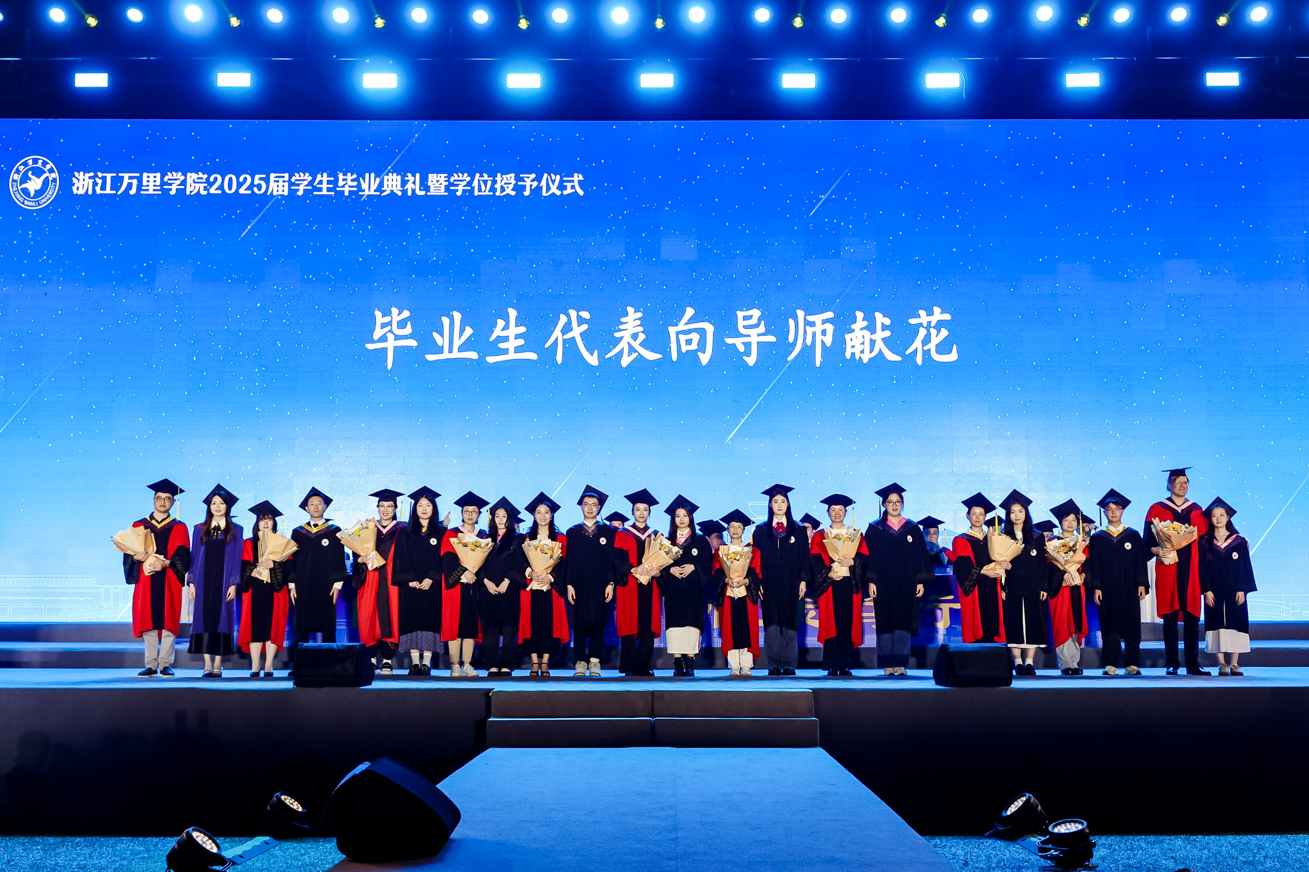 宁波这所高校的毕业典礼燃爆夏夜