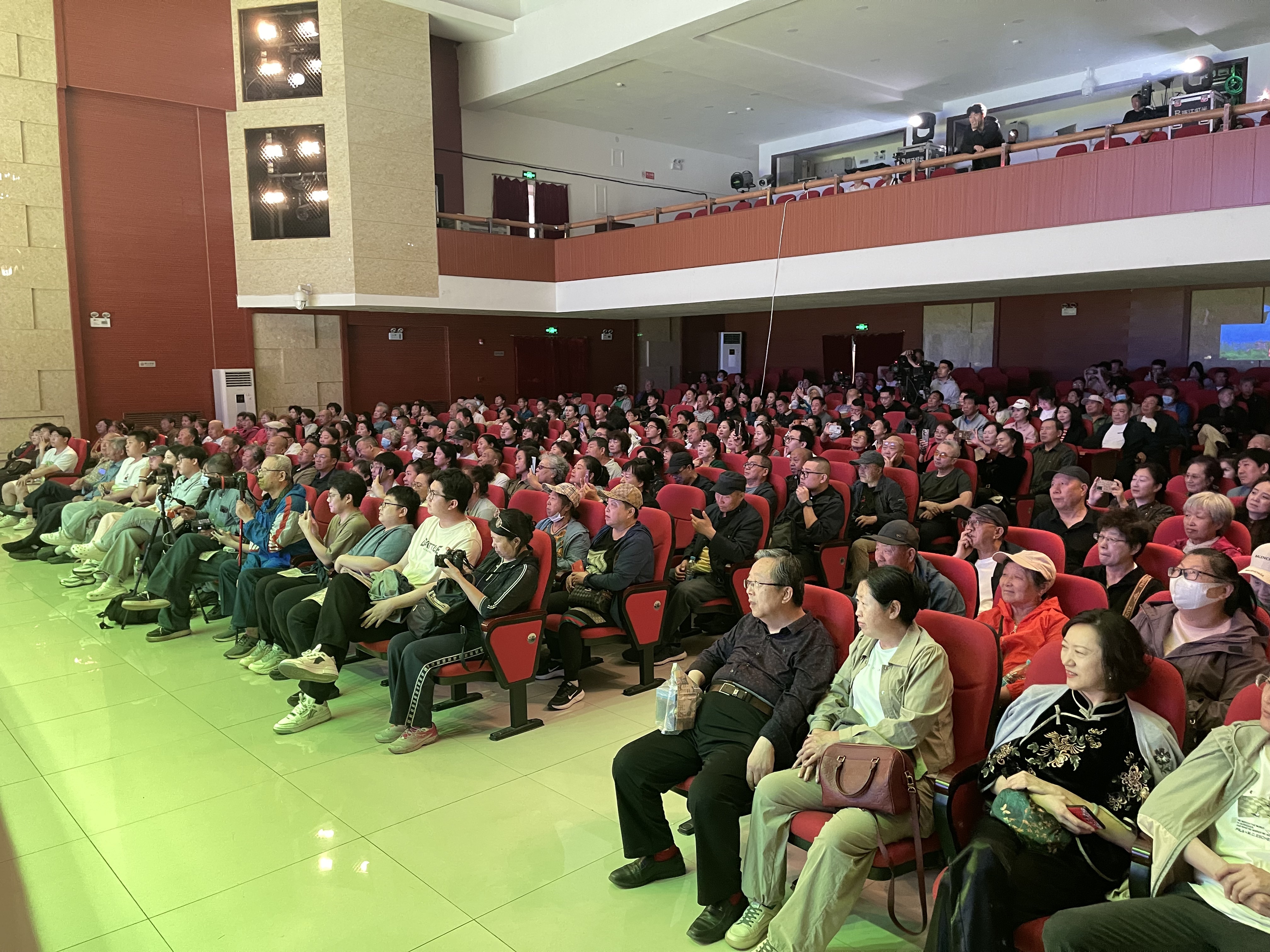 演出现场座无虚席